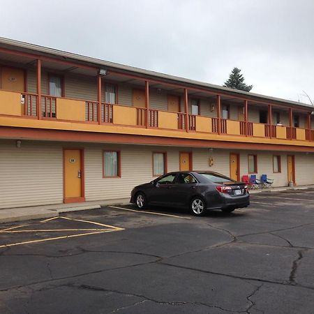 Cadet Motor Inn - Coldwater Extérieur photo
